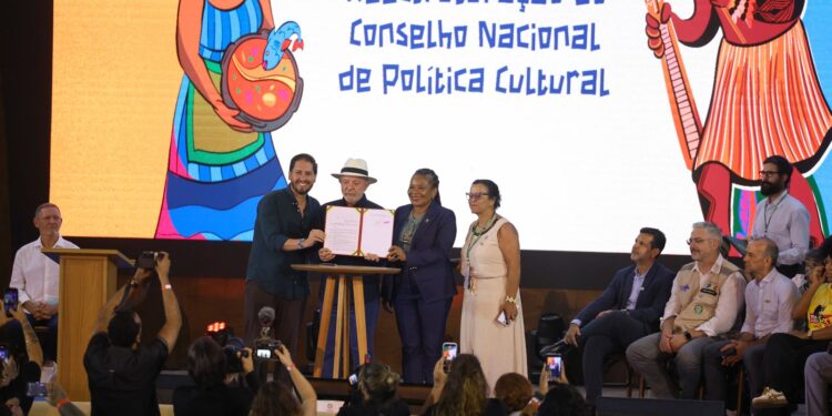 Lula anuncia ações para fortalecer culturas tradicionais e populares